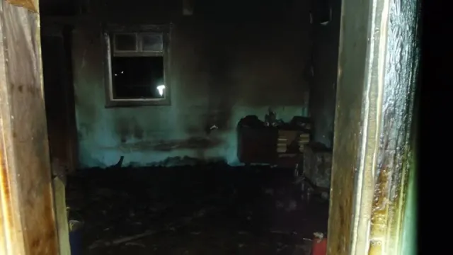 З'явились фото з місця пожежі, на якій через куріння у ліжку загинув 53-річний чоловік (фото) — фото 1
