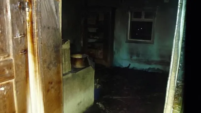 З'явились фото з місця пожежі, на якій через куріння у ліжку загинув 53-річний чоловік (фото) — фото 3