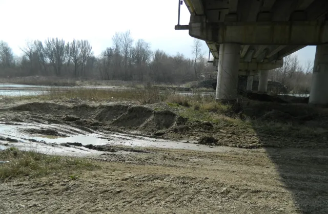 На Прикарпатті СБУ припинила незаконний видобуток піщано-гравійної суміші (фото) — фото 3