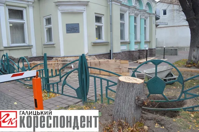 У Франківську почали реконструкцію архітектурної пам’ятки на Чорновола, 80 (фото) — фото 4