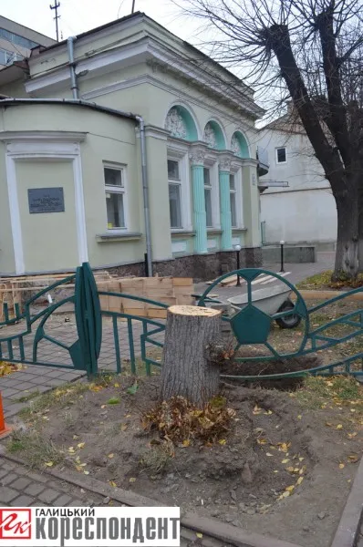 У Франківську почали реконструкцію архітектурної пам’ятки на Чорновола, 80 (фото) — фото 5