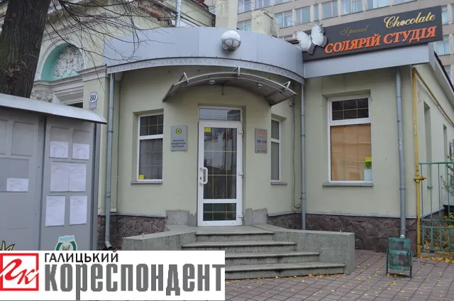 У Франківську почали реконструкцію архітектурної пам’ятки на Чорновола, 80 (фото) — фото 10