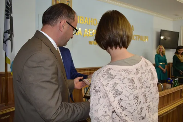В Івано-Франківську вручили грамоти учасникам презентації сучасної української книжкової продукції «Сторінками української книги» (фото) — фото 2