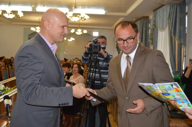 В Івано-Франківську вручили грамоти учасникам презентації сучасної української книжкової продукції «Сторінками української книги» (фото) — фото 4