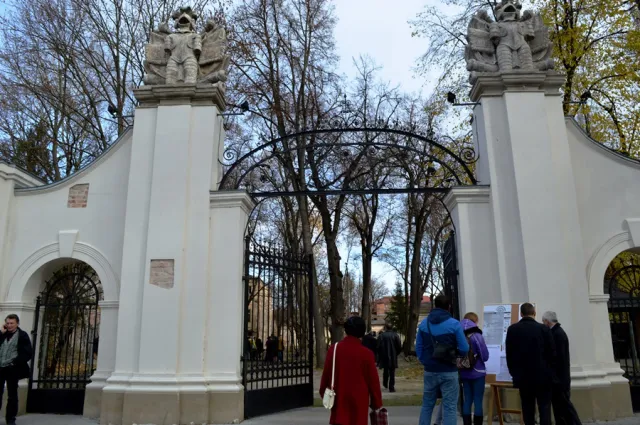У Франківську протягом трьох днів фахівці з України і Польщі вирішуватимуть долю палацу Потоцьких (фото) — фото 17