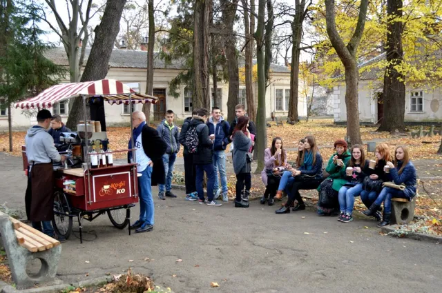 У Франківську протягом трьох днів фахівці з України і Польщі вирішуватимуть долю палацу Потоцьких (фото) — фото 7