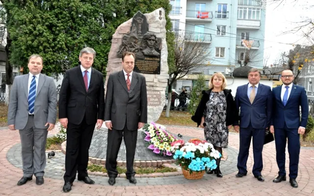 У Франківську посол Хорватії вшанував пам’ять Героя Небесної Сотні Романа Гурика (фото) — фото 2