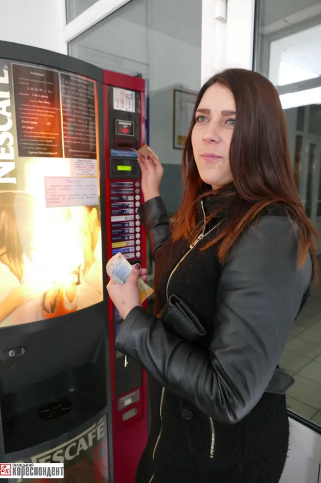 В Івано-Франківську на дільницях працюють дві групи екзитполу (фото) — фото 8