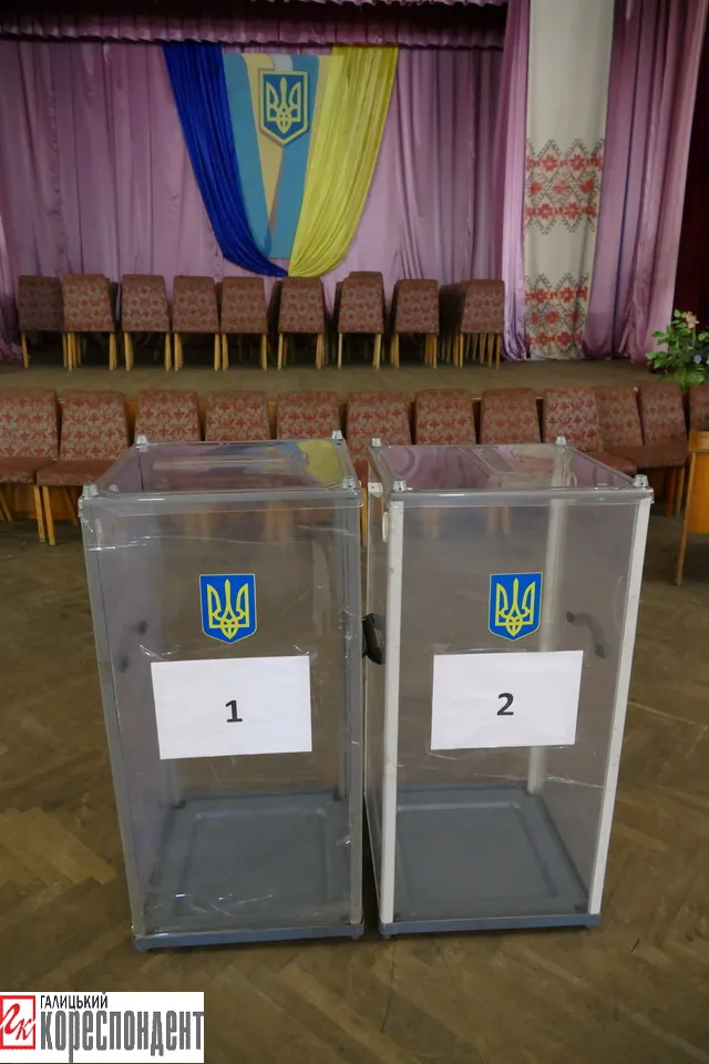У Франківську голові ДВК подарували солодощі, аби день пройшов солодко і легко (фото) — фото 1