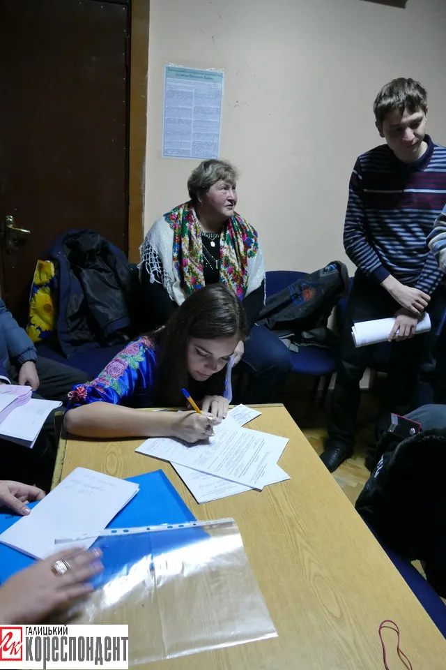 У Франківську голові ДВК подарували солодощі, аби день пройшов солодко і легко (фото) — фото 8