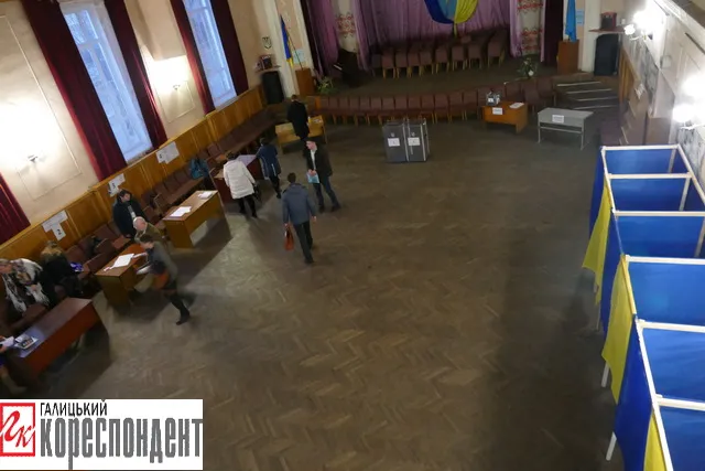 У Франківську голові ДВК подарували солодощі, аби день пройшов солодко і легко (фото) — фото 9