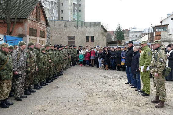 Зведений загін прикарпатських правоохоронців відрядили у зону АТО (фото) — фото 1