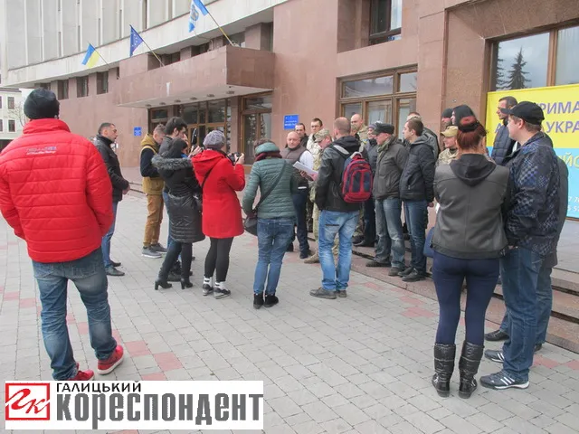 За порушення статуту виключили одного з членів франківської "Самооборони" (відео) — фото 3