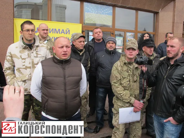 За порушення статуту виключили одного з членів франківської "Самооборони" (відео) — фото 4