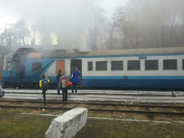 У Делятині горів поїзд Івано-Франківськ – Яремче (фото) — фото 2