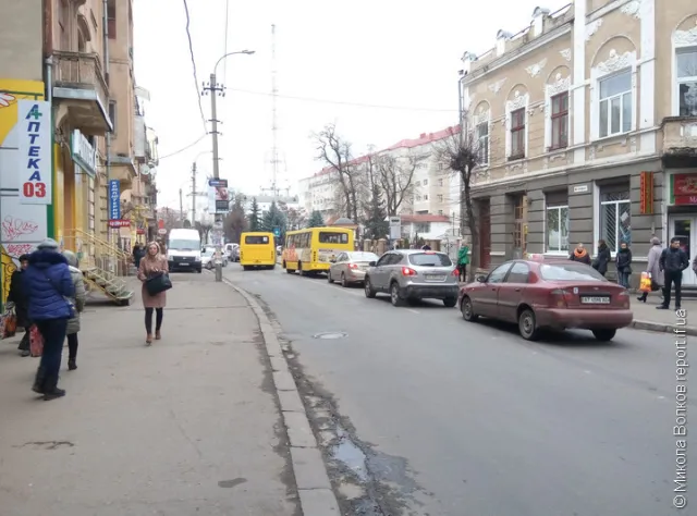У Франківську на розі Чорновола і Сахарова трапилася ДТП (фото) — фото 4