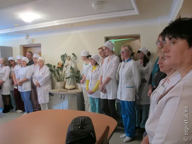 Університетській клініці у Франківську вручили відзнаку 100% чистоти  (фото) — фото 1