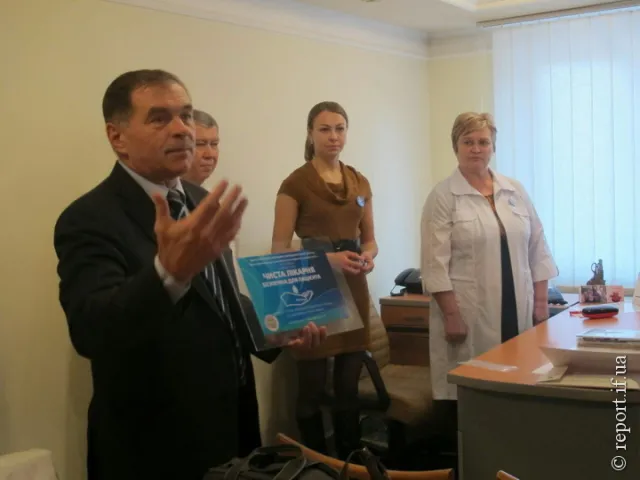 Університетській клініці у Франківську вручили відзнаку 100% чистоти  (фото) — фото 3