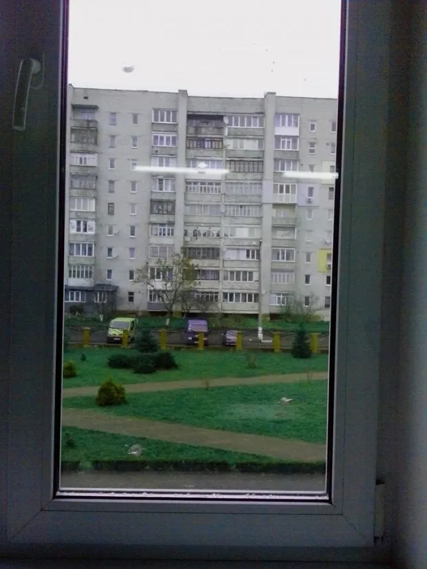 На Прикарпатті невідомий два дні обстрілює школу (фото) — фото 1