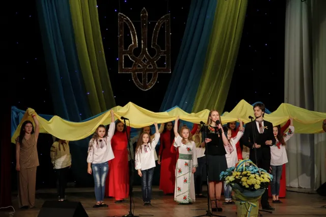 В місті відбувся концерт, присвячений другій річниці Революції гідності (фото) — фото 2