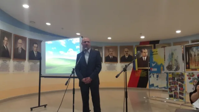 В Івано-Франківську відбувся круглий стіл "Україна: спільна відповідальність за майбутнє" (фото) — фото 5