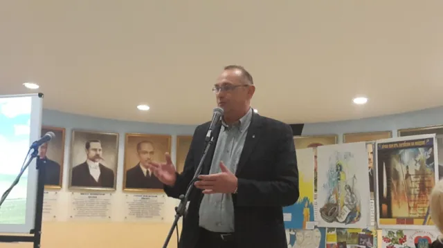 В Івано-Франківську відбувся круглий стіл "Україна: спільна відповідальність за майбутнє" (фото) — фото 6