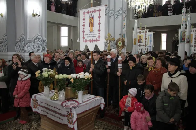 В обласному центрі освятили Церкву Архистратига Михаїла (фото) — фото 13