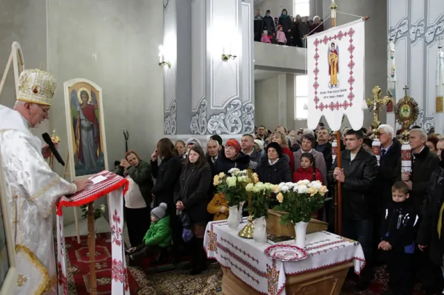 В обласному центрі освятили Церкву Архистратига Михаїла (фото) — фото 15