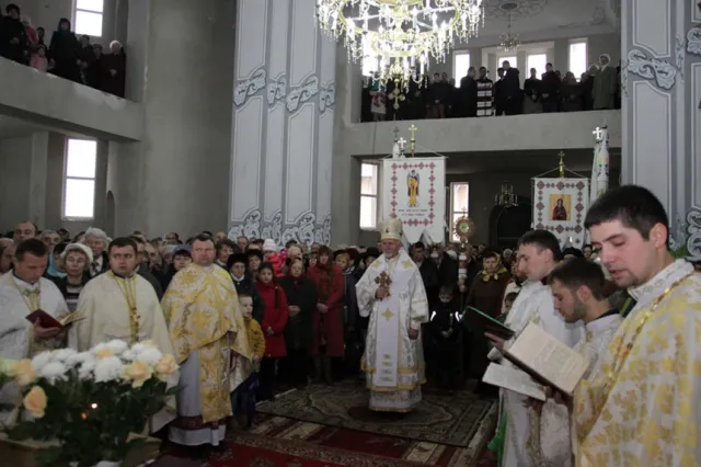 В обласному центрі освятили Церкву Архистратига Михаїла (фото) — фото 10