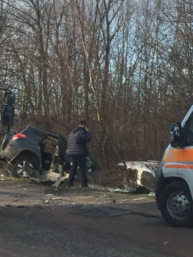 ДТП поблизу Івано-Франківська: постраждали три автомобілі (фото) — фото 2
