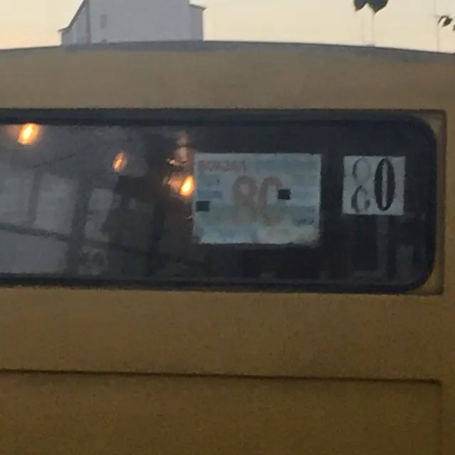 Водій маршрутки спочатку протаранив автомобіль жінці, а потім послав її, та заявив, що не буде платити за ремонт (фото) — фото 4