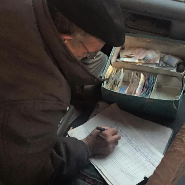 Водій маршрутки спочатку протаранив автомобіль жінці, а потім послав її, та заявив, що не буде платити за ремонт (фото) — фото 5