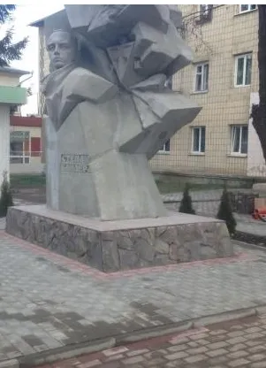 В Івано-Франківській області відбудеться урочисте відкриття пам'ятника Степану Бандері (фото) — фото 1