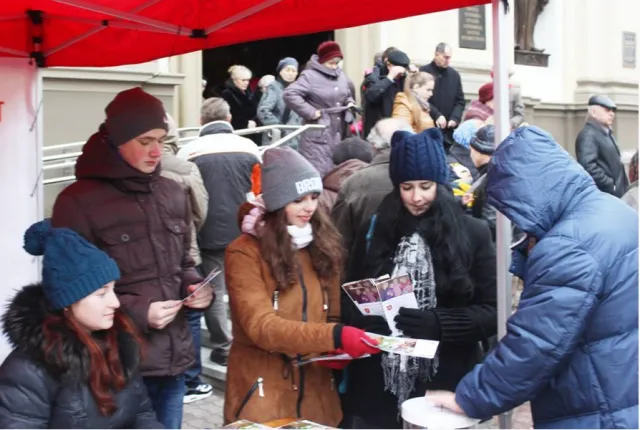 В Івано-Франківську триває акція "Святий Миколай іде до сиріт" (фото) — фото 1