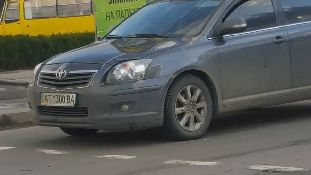 На Коновальця автомобіль збив 18-річну дівчину (фото) — фото 3