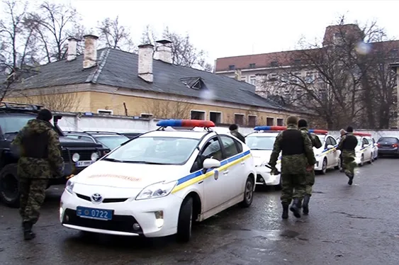 Автопатрулі нестимуть службу на аварійно небезпечних ділянках доріг в обласному центрі та прилеглих районах (фото) — фото 1