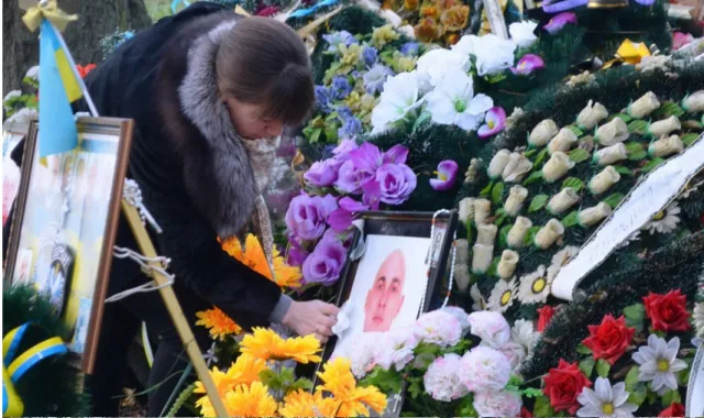 У Меморіальному сквері, що в Івано-Франківську, відбулася панахида і вшанування пам’яті загиблих в АТО бійців (фоторепортаж) — фото 2