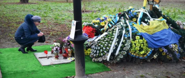 У Меморіальному сквері, що в Івано-Франківську, відбулася панахида і вшанування пам’яті загиблих в АТО бійців (фоторепортаж) — фото 3