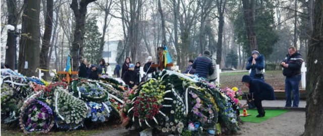 У Меморіальному сквері, що в Івано-Франківську, відбулася панахида і вшанування пам’яті загиблих в АТО бійців (фоторепортаж) — фото 4