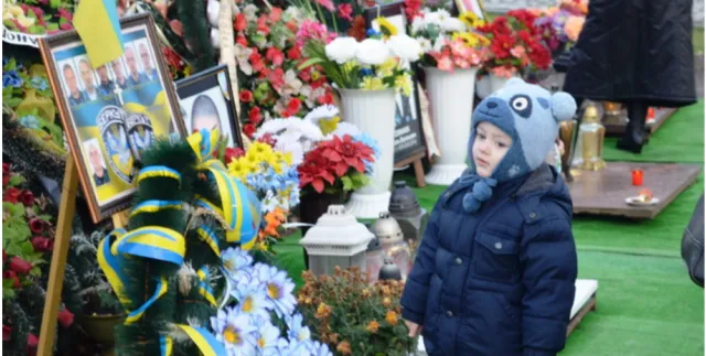У Меморіальному сквері, що в Івано-Франківську, відбулася панахида і вшанування пам’яті загиблих в АТО бійців (фоторепортаж) — фото 5