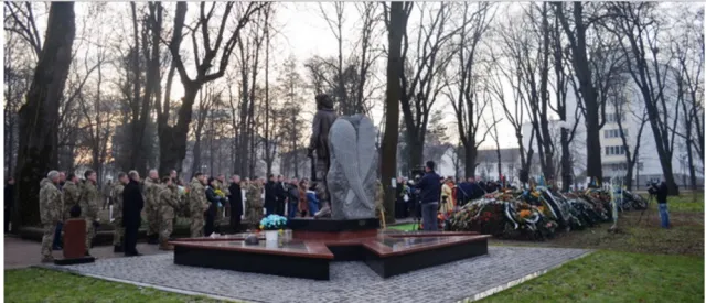 У Меморіальному сквері, що в Івано-Франківську, відбулася панахида і вшанування пам’яті загиблих в АТО бійців (фоторепортаж) — фото 7