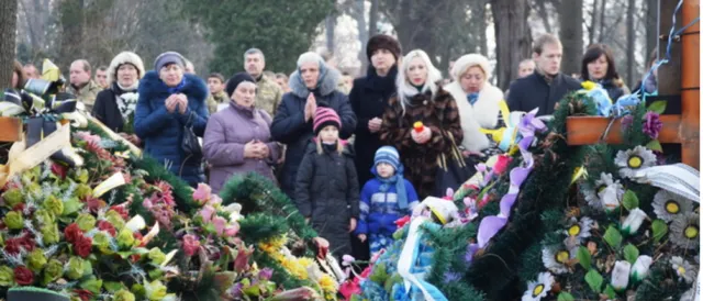 У Меморіальному сквері, що в Івано-Франківську, відбулася панахида і вшанування пам’яті загиблих в АТО бійців (фоторепортаж) — фото 8
