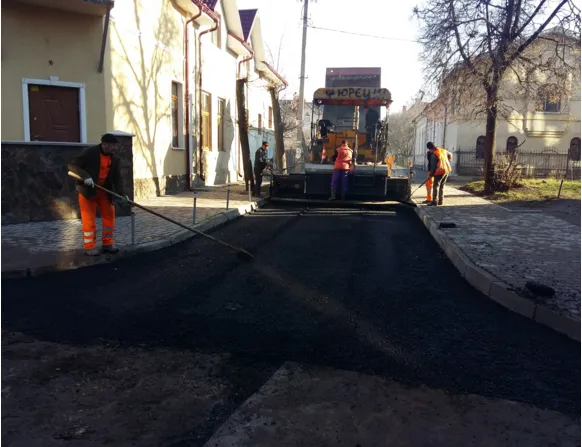 Працівники «Івано-Франківськавтодору» відреставрували вулицю Менделєєва (фото) — фото 4