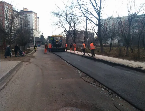 На вулиці Целевича розпочалася активна фаза ремонтних робіт (фото) — фото 1
