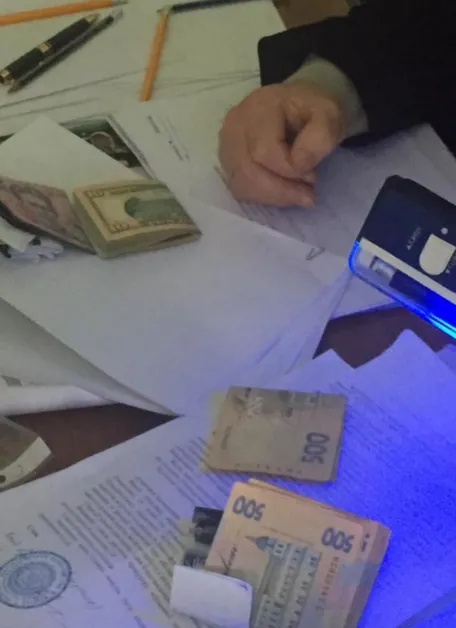 Ректора Прикарпатського юридичного інституту спіймали на хабарі (фото) — фото 1