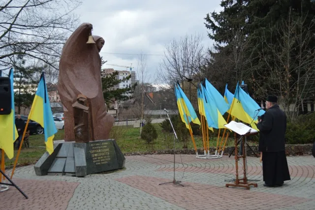 В Івано-Франківську вшанували пам'ять жертв Чорнобильської катастрофи (фото) — фото 16