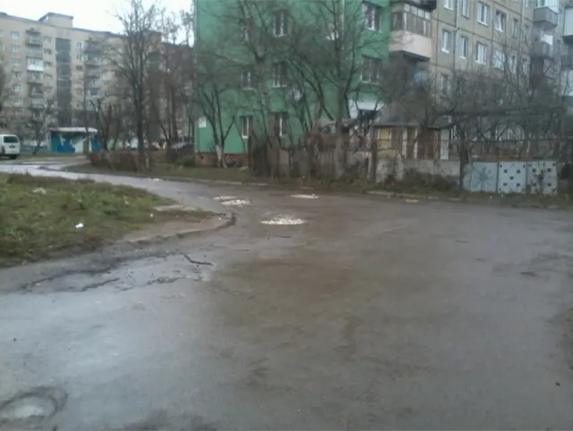 Жителі Франківська самі латають ями на дорогах (фото) — фото 2