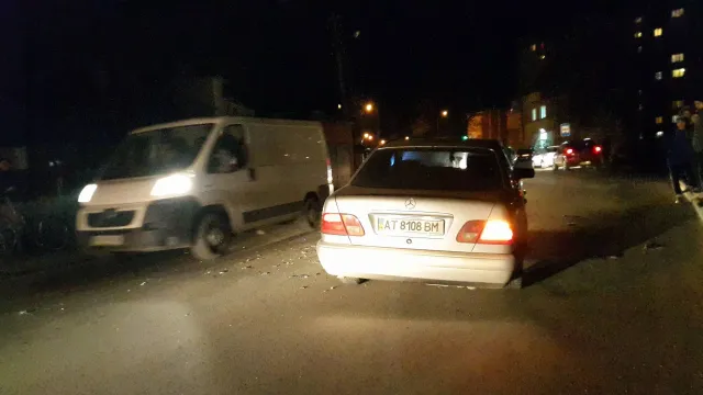 Аварія на Пасічній - винуватець покинув місце події (фото) — фото 1