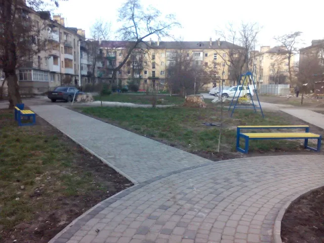 У Франківську зловмисники вкрали дитячу карусель (фото) — фото 1