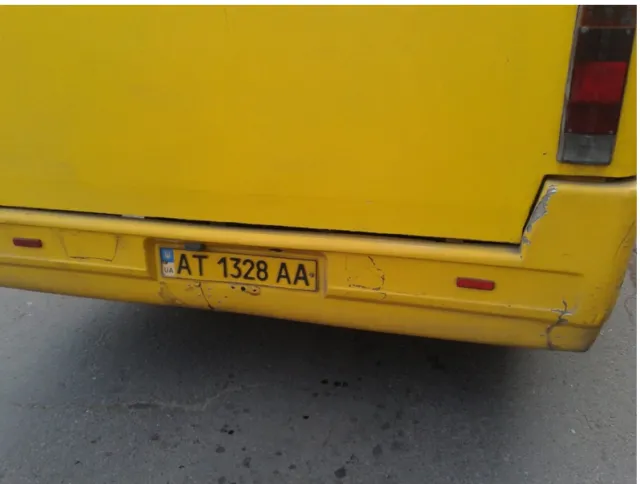 Мешканці Івано-Франківська скаржаться на водія маршрутки, який їхав на великій швидкості, здійснювавши посадку та висадку пасажирів у русі (фото) — фото 1